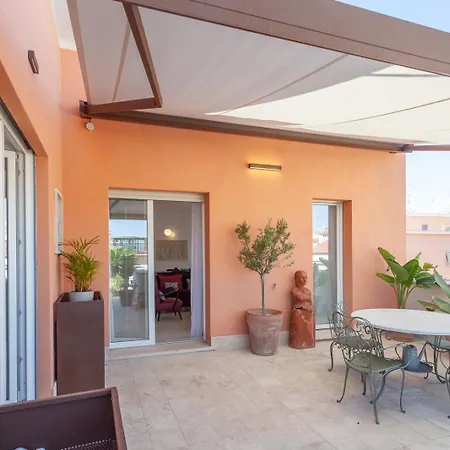 Arte Della Medaglia Gallery House